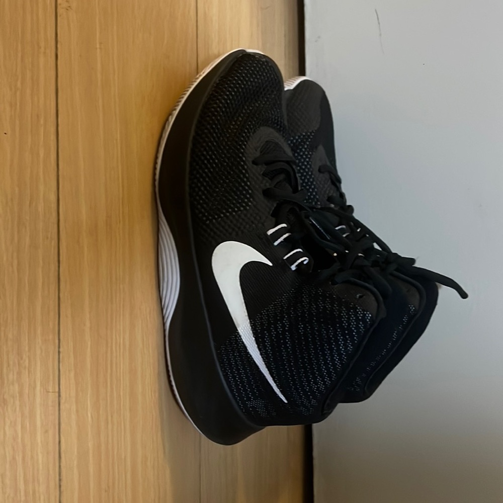 Men’s Nike basket ball shoes size 7.5